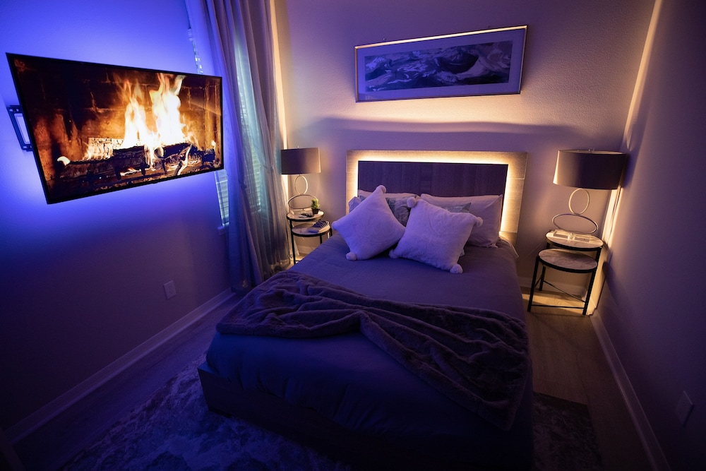 Brand New Modern Pet Friendly Zen Home W/ Private Home Theater & Hot Tub! 2 Bedroom Home by RedAwning