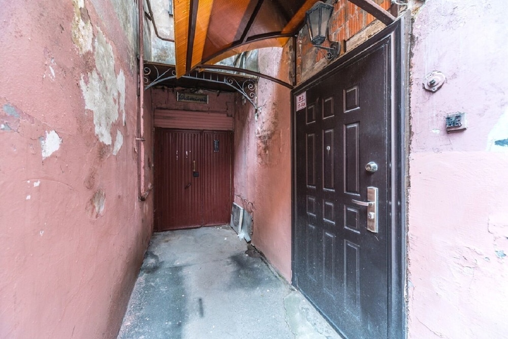 Apartment near Kazansky Cathedral view 2