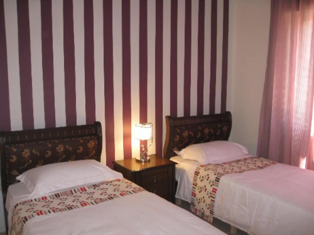 Impeccable 2-bed Apartment in Amman view 5