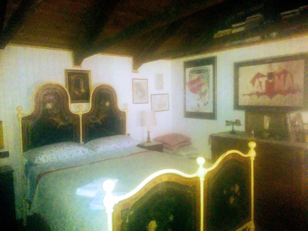 Maison Biselli en Tende — hotel room