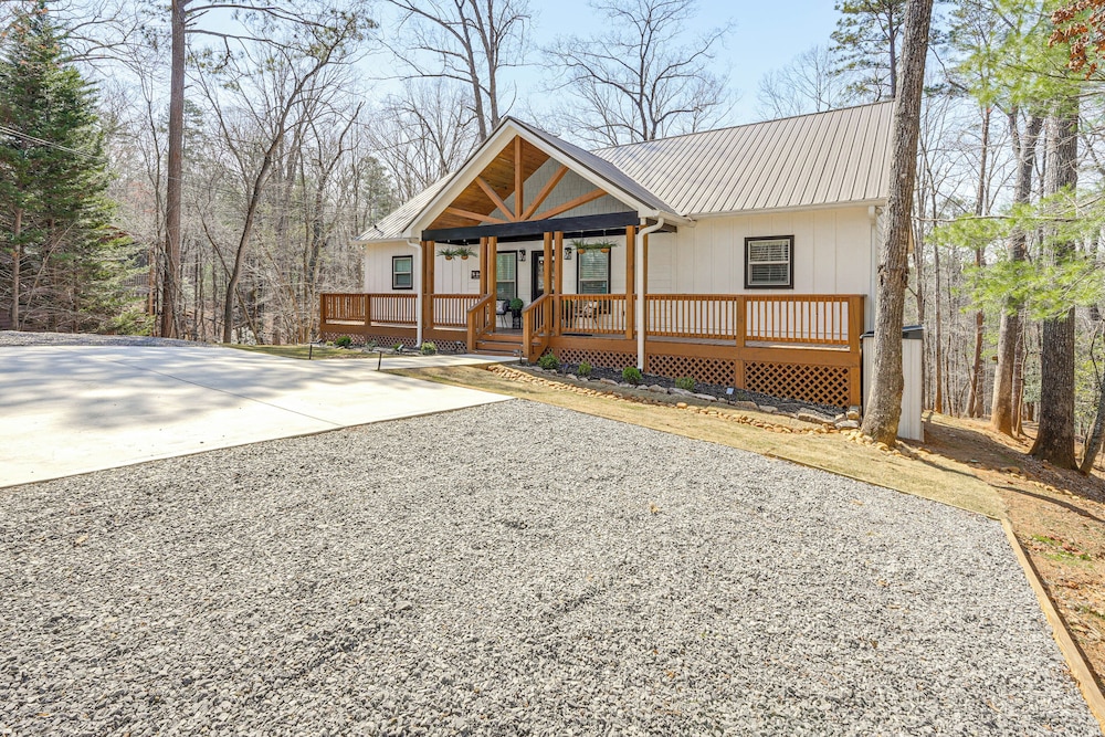 Ellijay Home 4 Mi to Dtwn: Hot Tub & Resort Perks!
