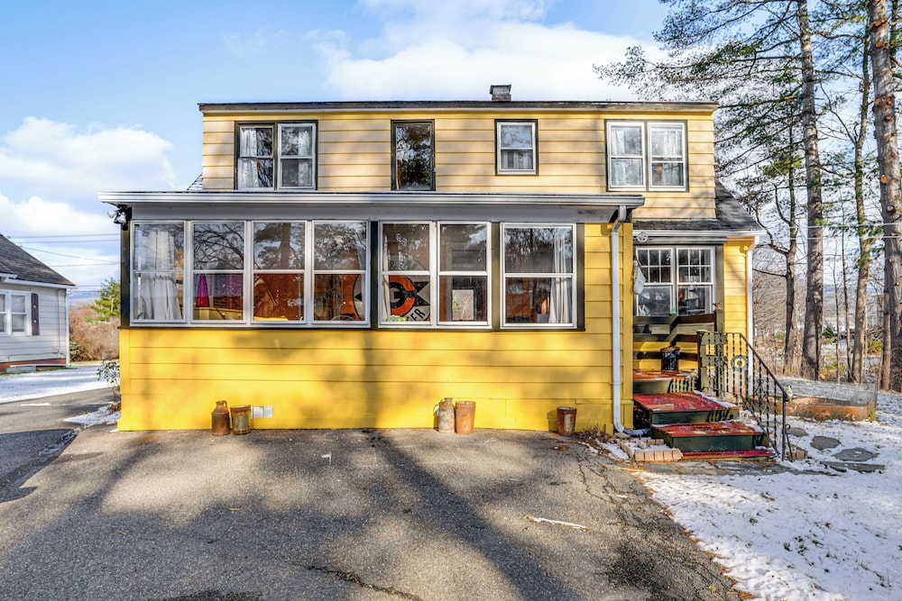 1 Mi to Dtwn: Beautiful Home in Williamstown!