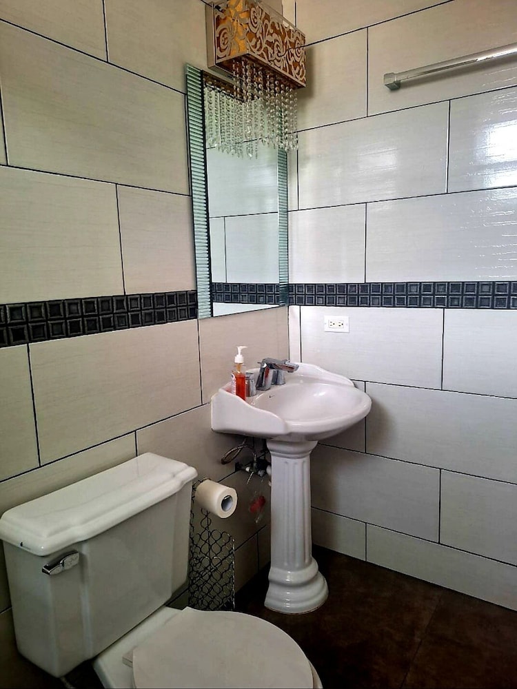 Spacious, Renovated, 2Hb in Style and With Pool