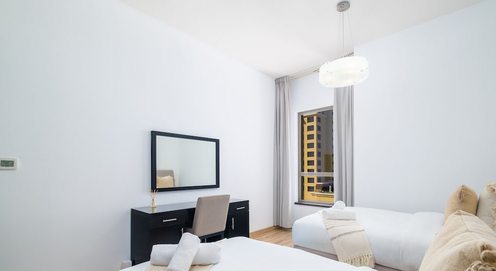LUX The Premium Dubai Eye View Suite 2