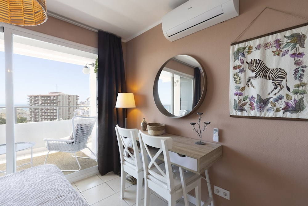 Central Apartment With Seaview Terrace and Pool