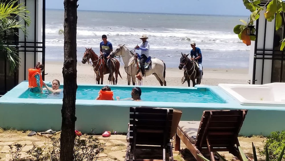Romantic Seaside Casita w Pool AC Fire Sunsets
