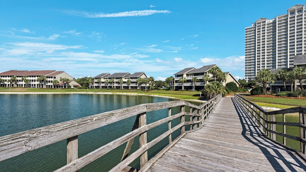 Sleeps 8 w/ Resort Pools, Tennis, Golf & Beach Access + Attraction Tickets!