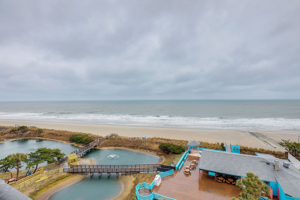 6th-floor Oceanfront Myrtle Beach Condo w/ Balcony