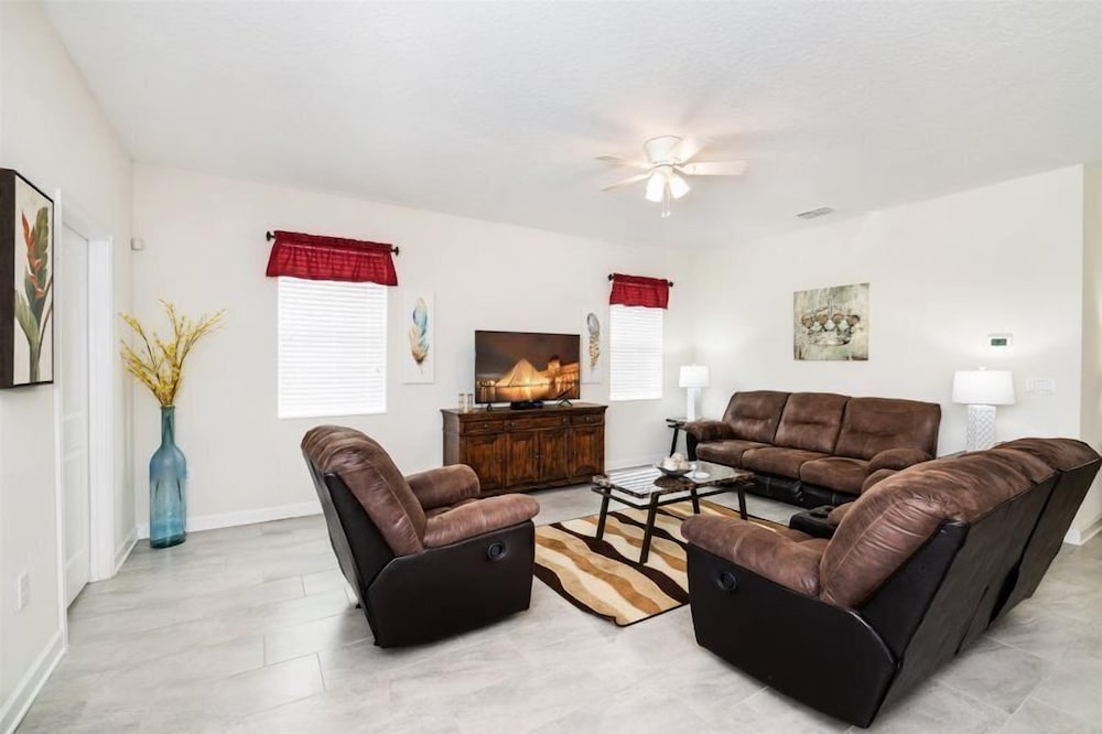 NEW BETHEL Orlando Villa With Pvt Pool Jacuzzi, Game Room and close to Disney - Image 5