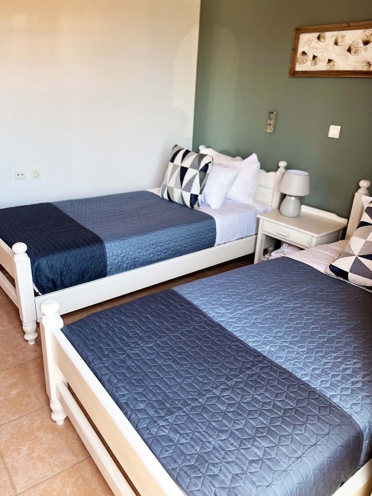 Skandalis Traditional Suites