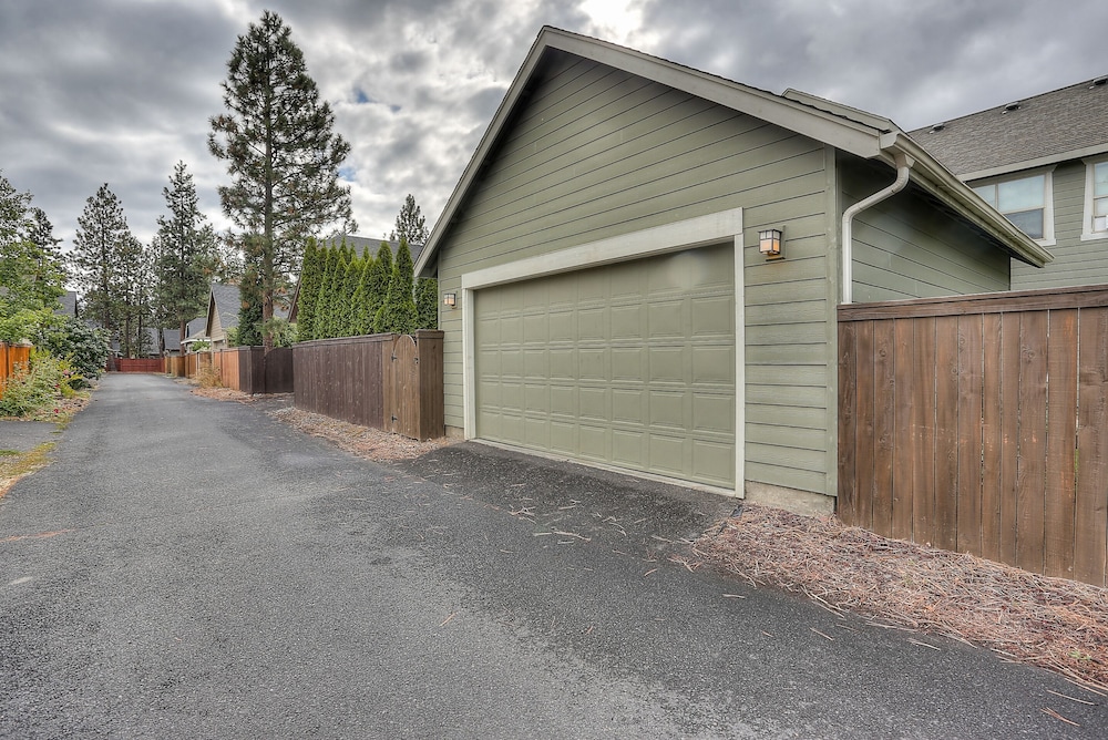 Aspen Ridge 3 Bedroom Home by RedAwning view 4