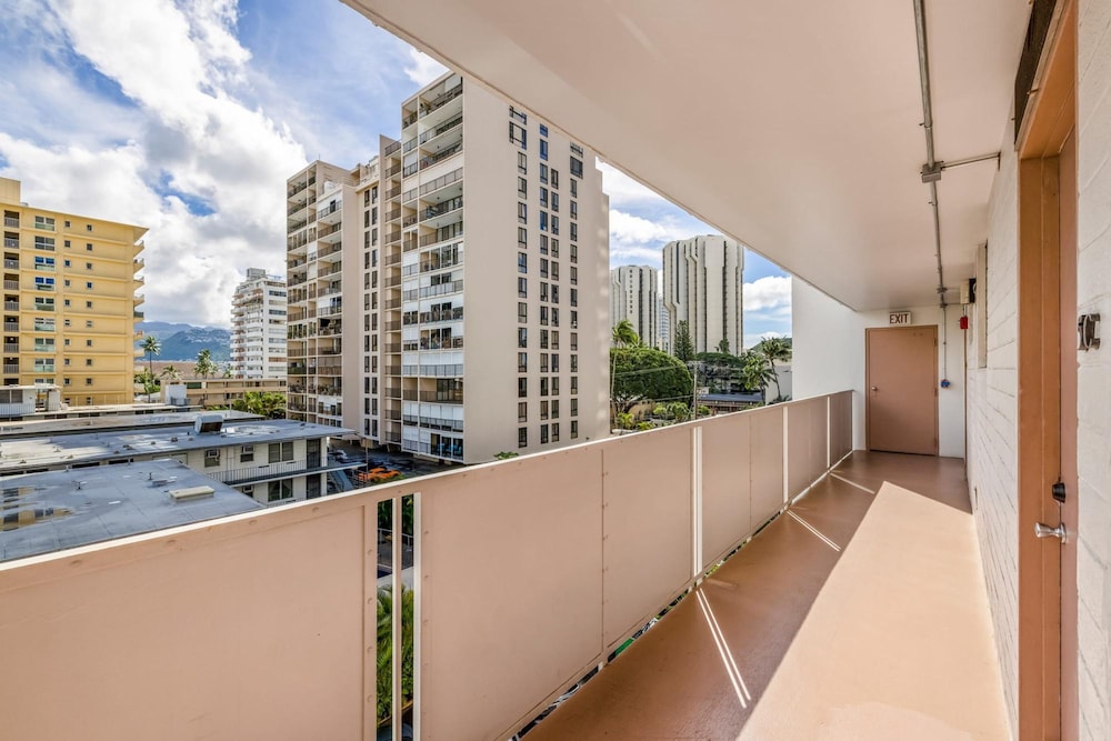 Stylish 2 Bedroom in the Heart of Waikiki