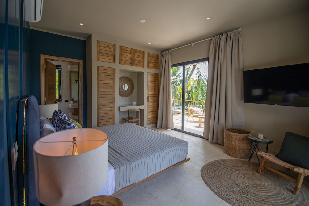 Coconuts Beach House view 4
