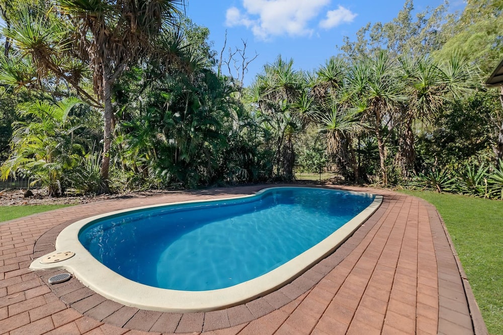 Zen Pandanus Point Pool - Backyard - Balcony
