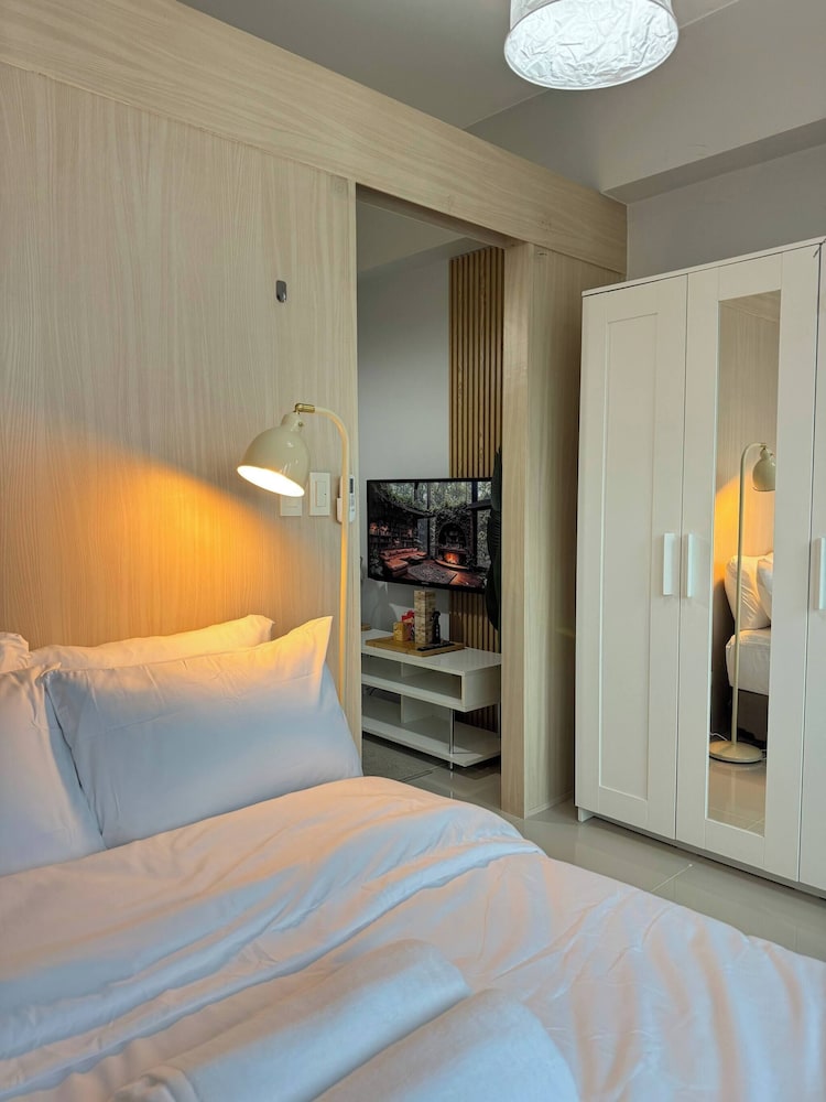 Entire Apartment in Makati City With Fast Wifi