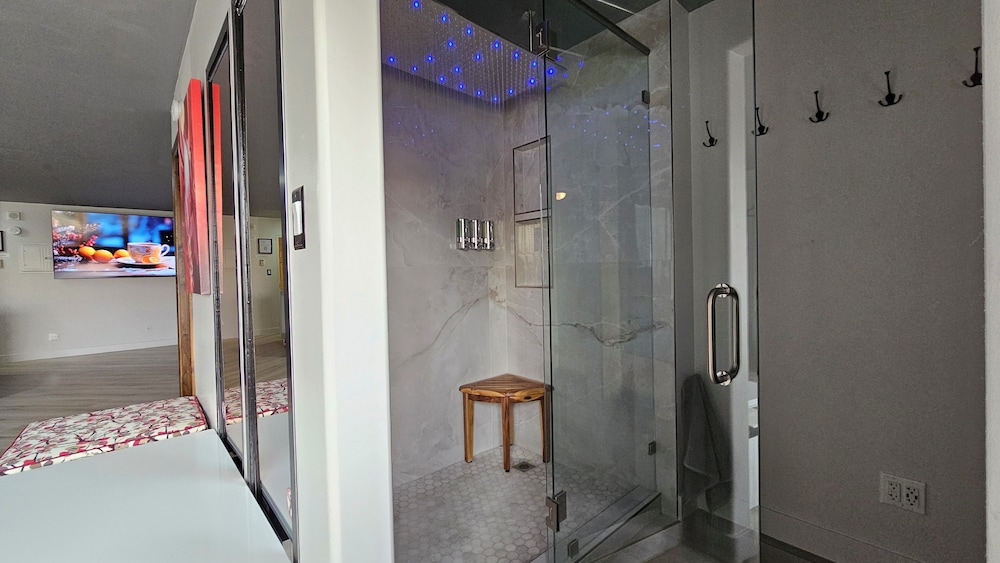 LVStripHouse Condos Sleeps up to 14