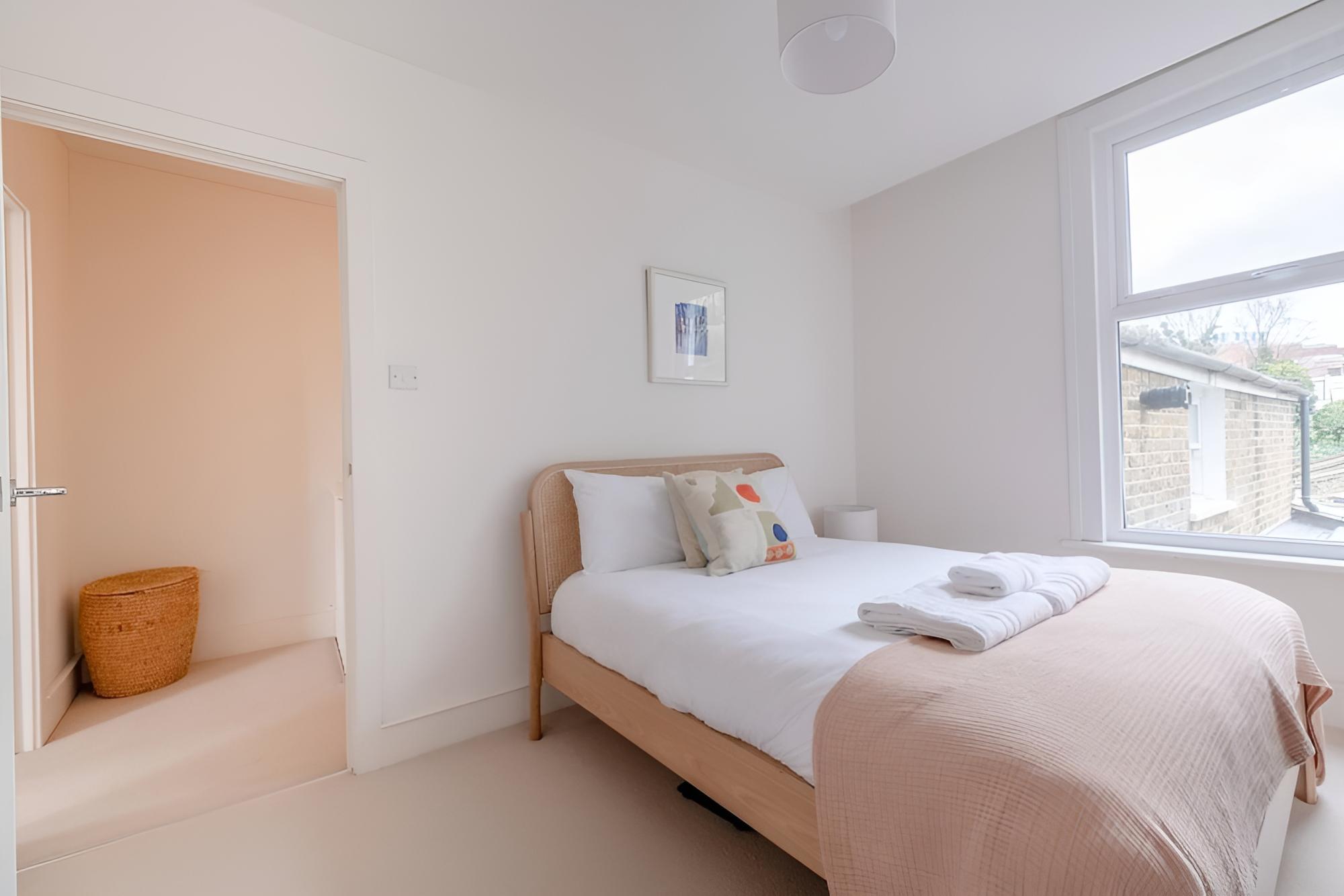 Beautiful Minimalistic 2BD House - Victoria Park