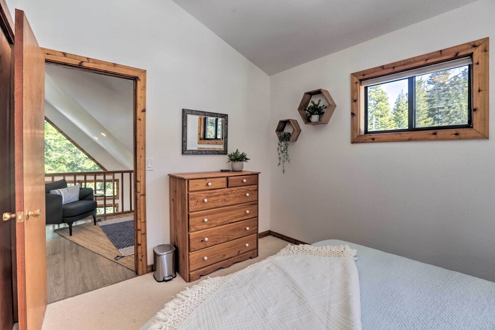 Tahoe Donner Retreat w/ Decks & Lake Access! view 2