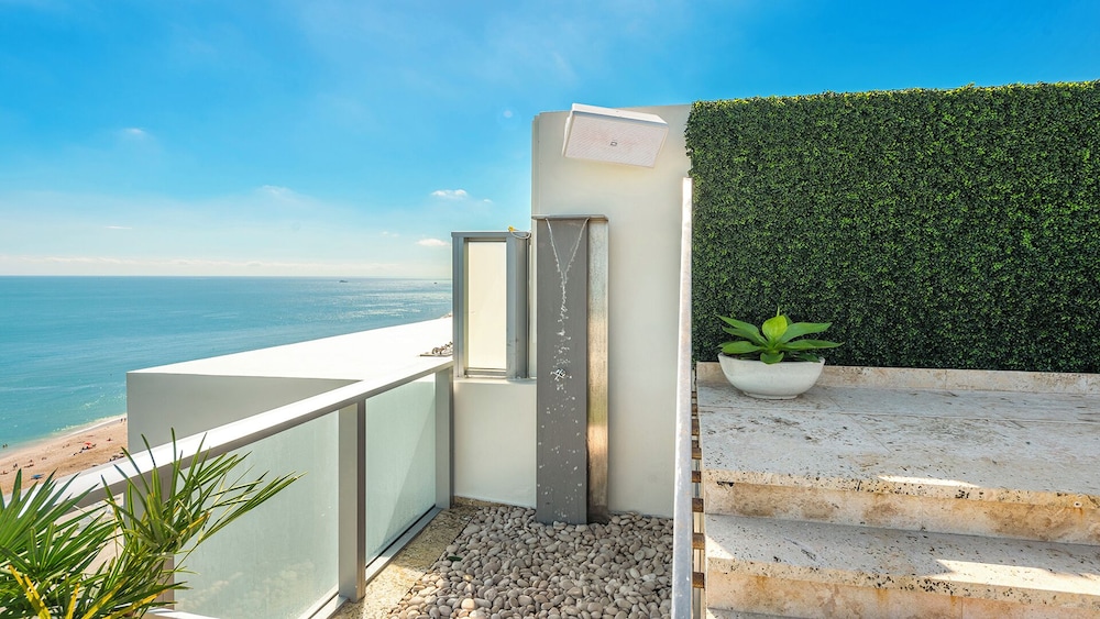 Luxury Vacation Rentals in South Beach by LRMB
