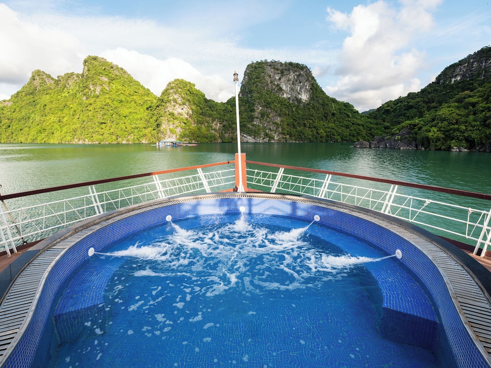 Rosa Boutique Cruise