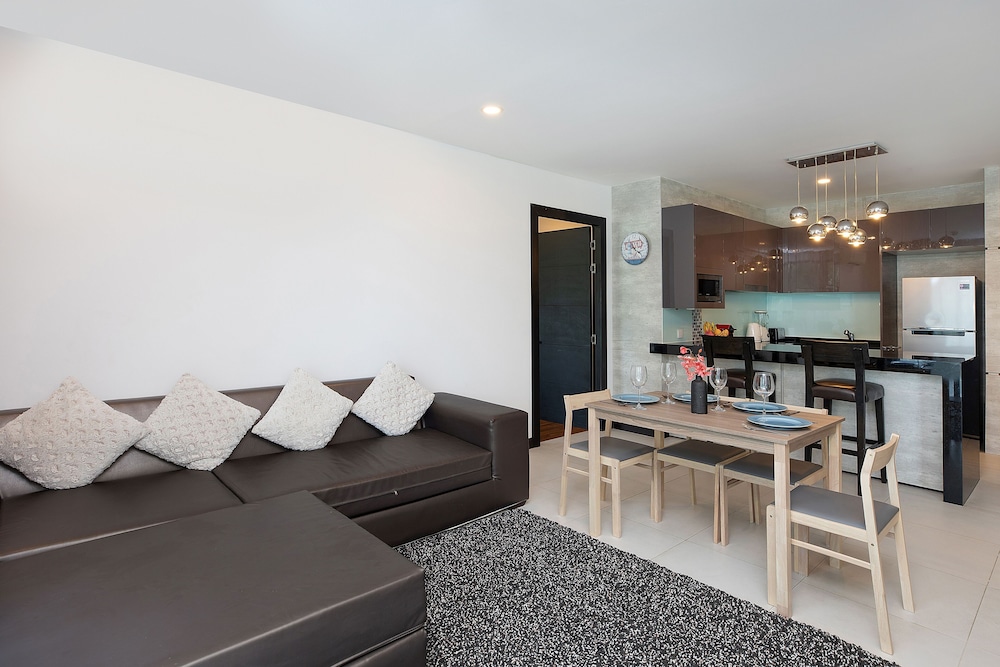 Elegant 2BR Apartment RGN B411 in Laguna