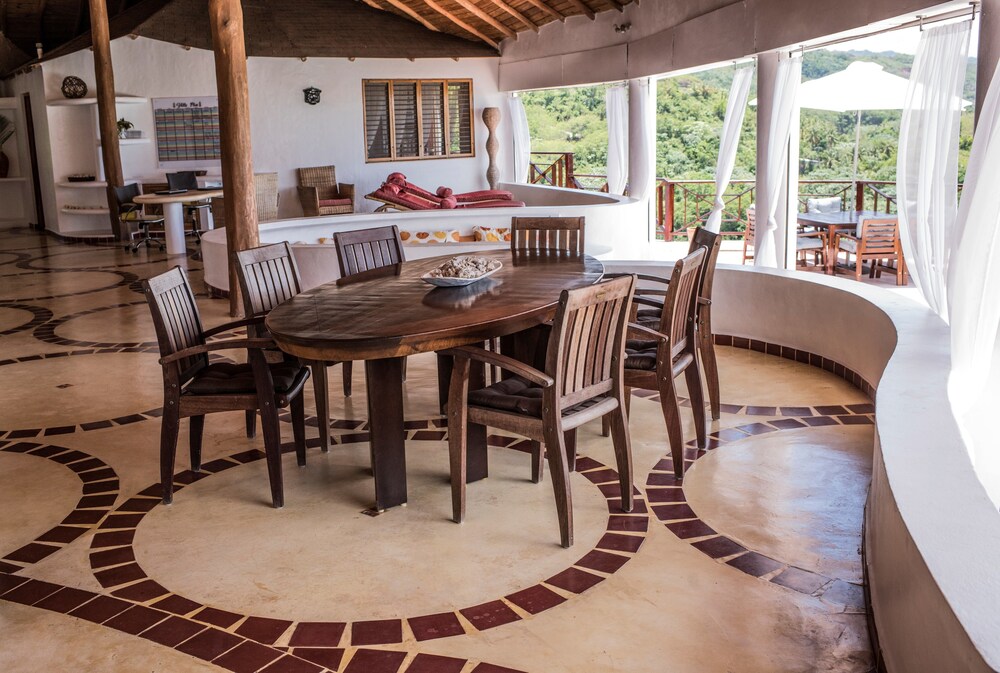 Villa Pina by Hostelsmates