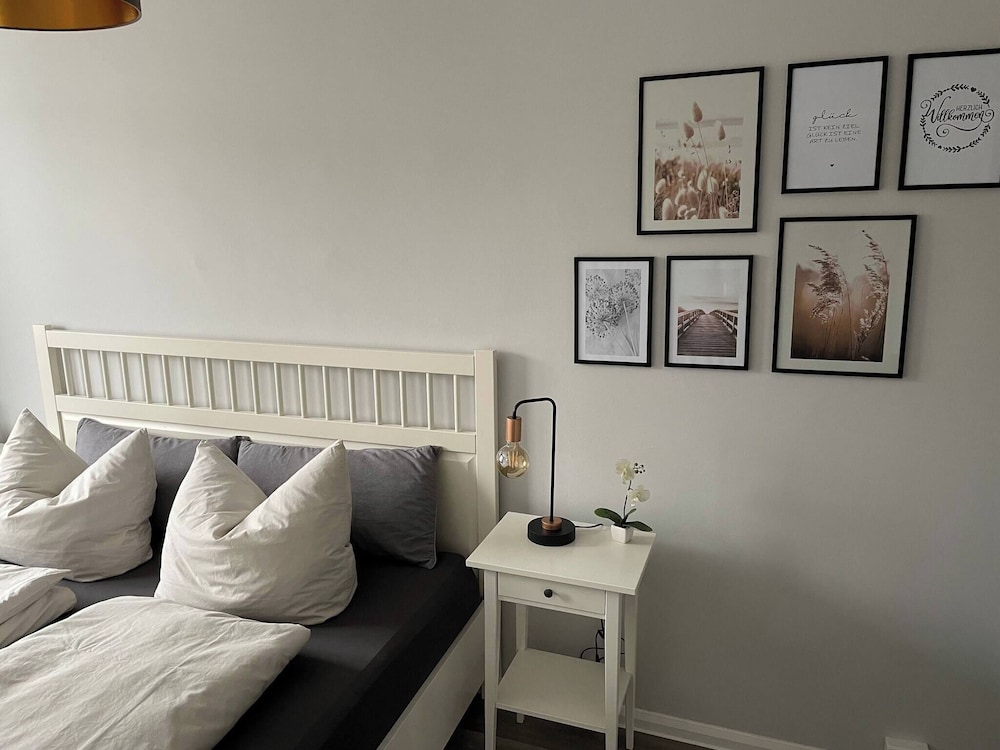 Charming 4-person Apartment in Hoyerswerda City Center