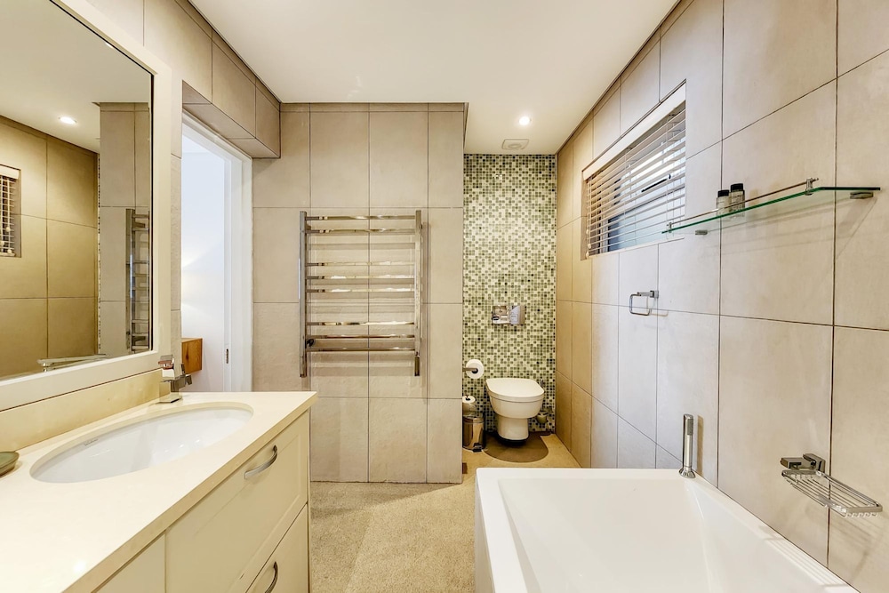 3bed Apartment in Cape Town w Views Ocean Outlook