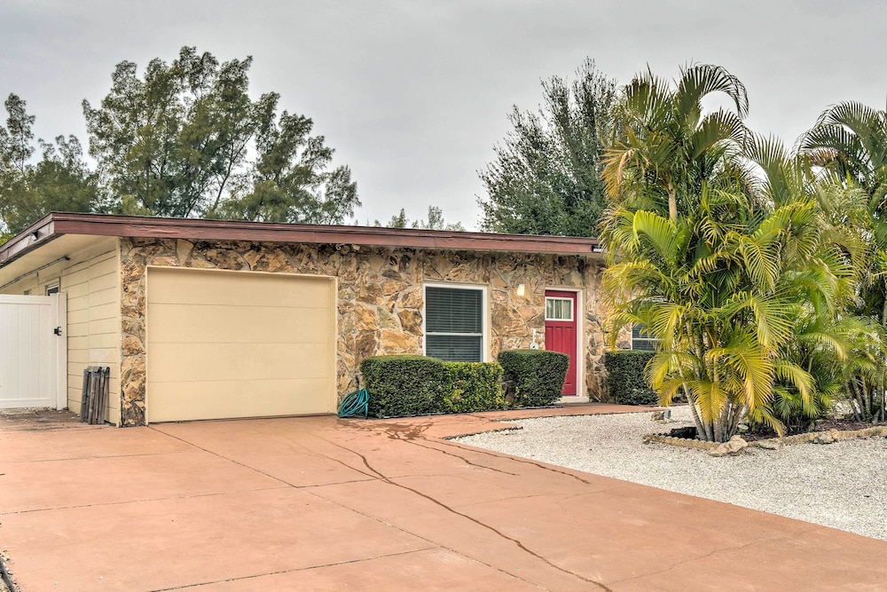 Home w/ Dock, Pool, Kayaks: Walk to Palma Sola Bay view 4
