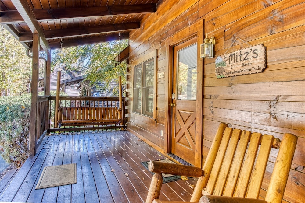 Er 256 â Smoky Mountain Top Great Location â Close To Town! 3 Bedroom Cabin by RedAwning view 5