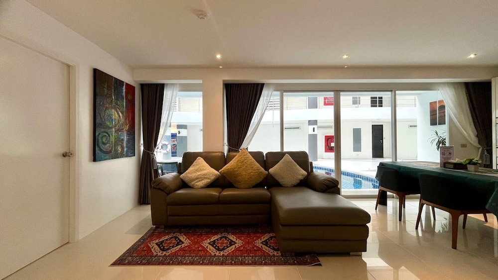 B12 - 2 Bedroom Condo With Pool Access, Karon Beach