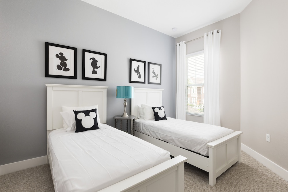 Summerville Vacation Homes by Columbia Management