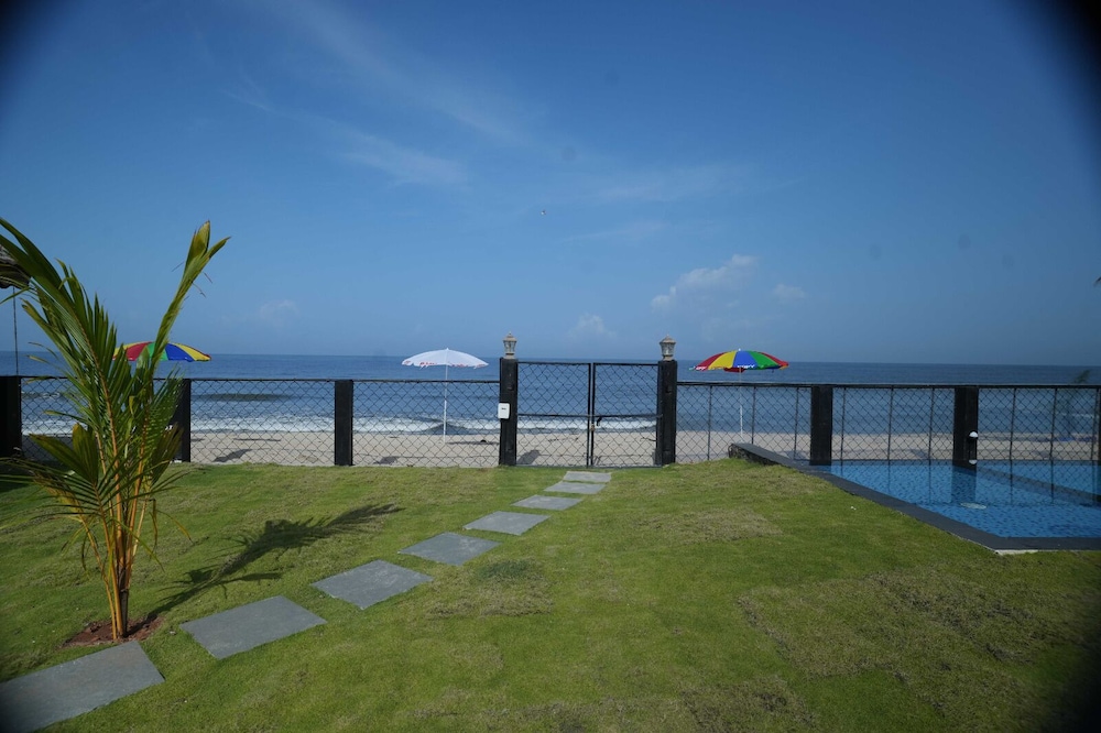 Ragas Marari Beach Villa view 4