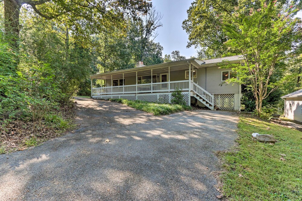 Harpers Ferry Cabin - Walk to Private Lake! - Property Image 3