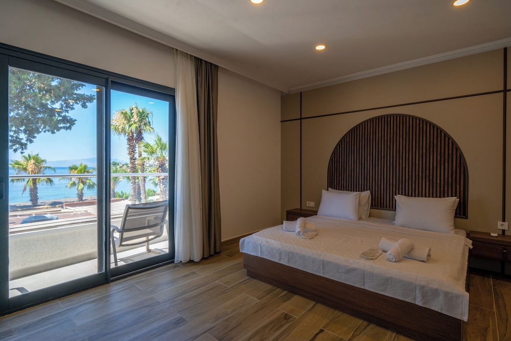 Halikarya Hotel & Restaurant Beach