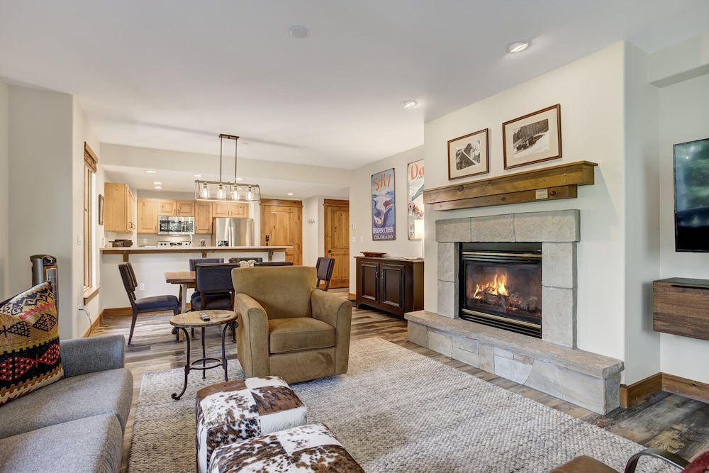 Premium 2 Bedroom Condo in Arrowhead Village! 2 Condo