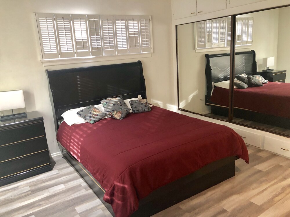 Lovely 2 Bedroom Home with Pool