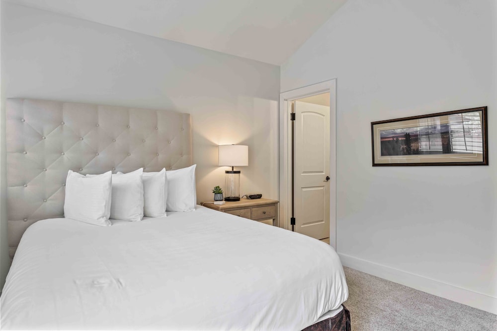 1733 - Daystar Three Bedroom with Spa 3 Condo