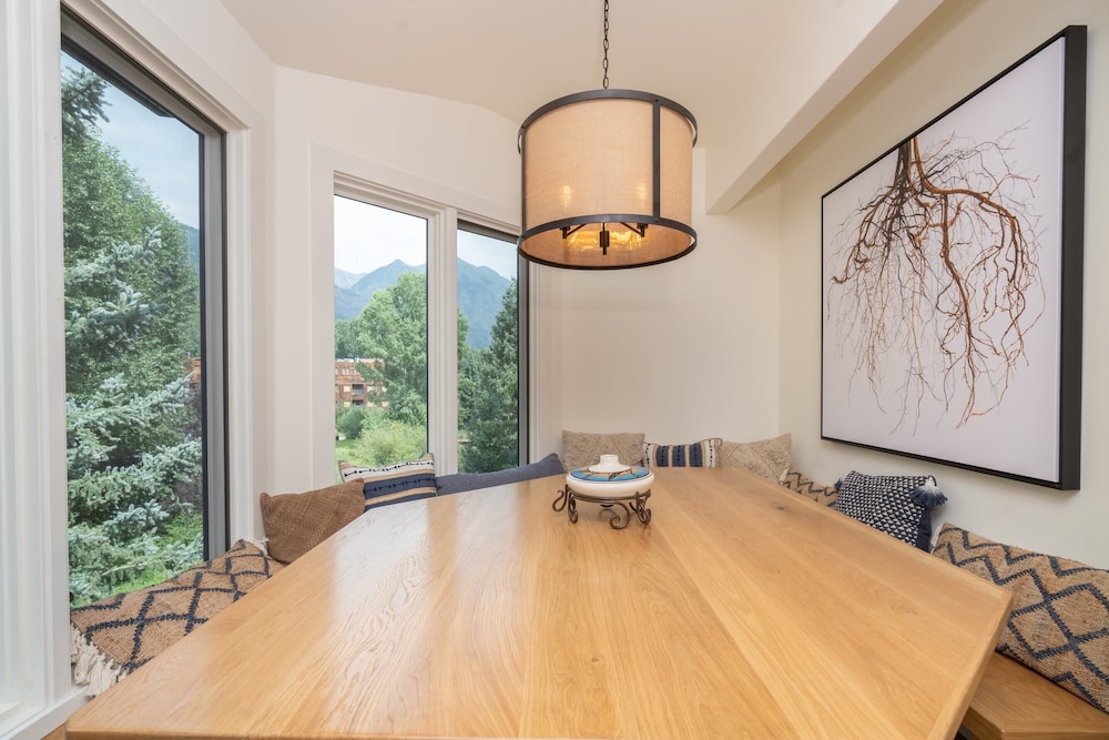 Manitou Riverhouse 115 by Avantstay Spacious Condo in the Centre of Telluride view 5