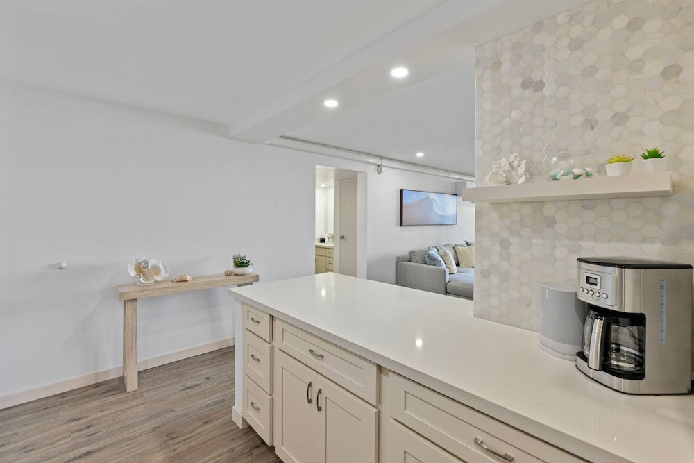 Ocean Views Luxury Amenities Beachfront Retreat