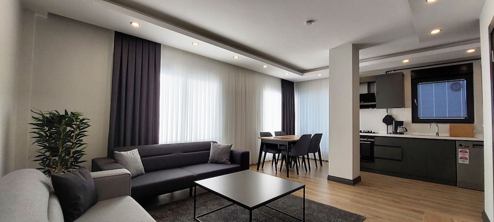 New Flat Large Living Space 6 Close to Lara Beach