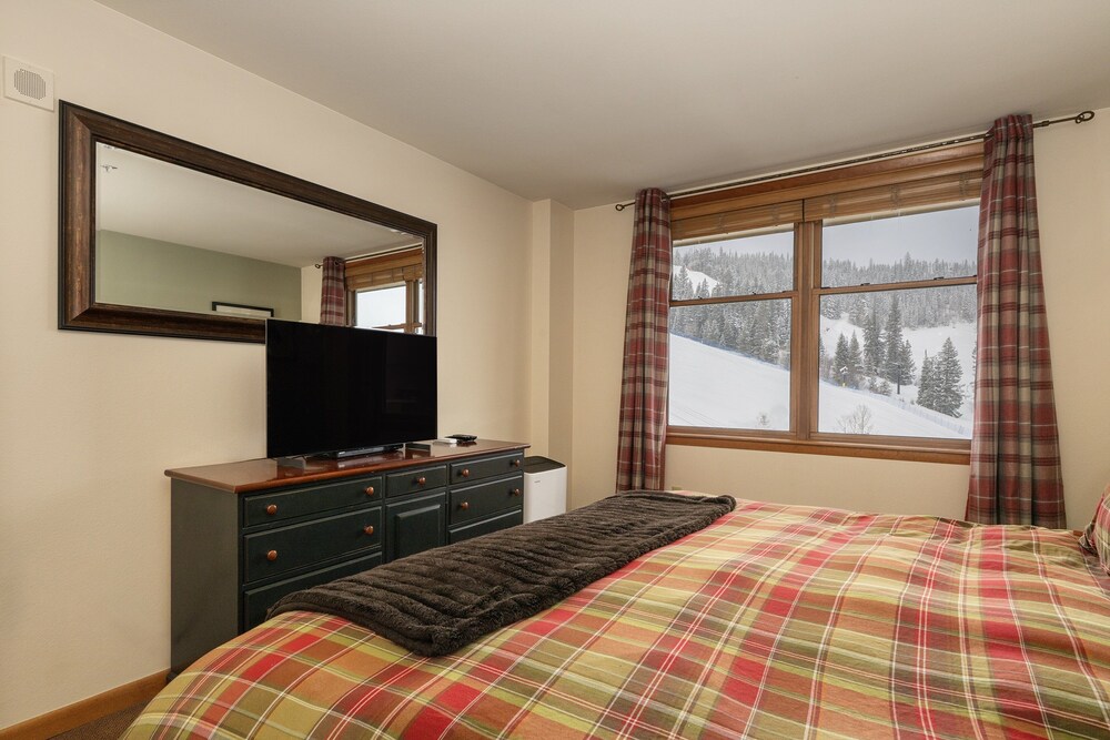 Select Unit 2509 - Zephyr Mountain Lodge 2 Bedroom Condo