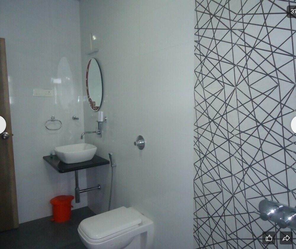 Hotel Srushti Regency
