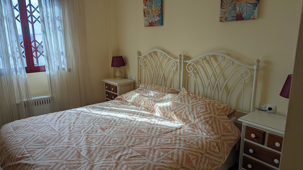 Casares Costa, Vista Bahia,2 Bedroom Bathroom