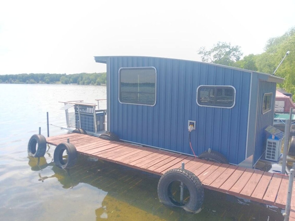House Boat on Fife Lake
