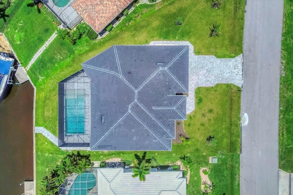 Punta Gorda 3-Bedroom Canalfront Vacation Home with Pool 3 Home
