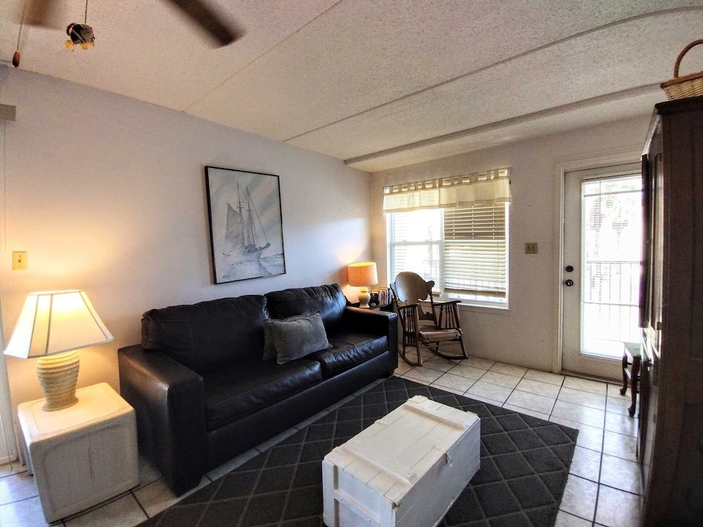Surfside I 206 Minium 2 Bedroom Condo by RedAwning view 3
