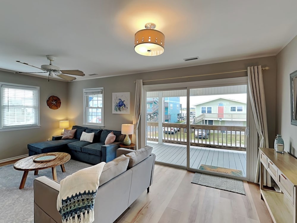 The Sassy Sea Turtle by Topsail Realty