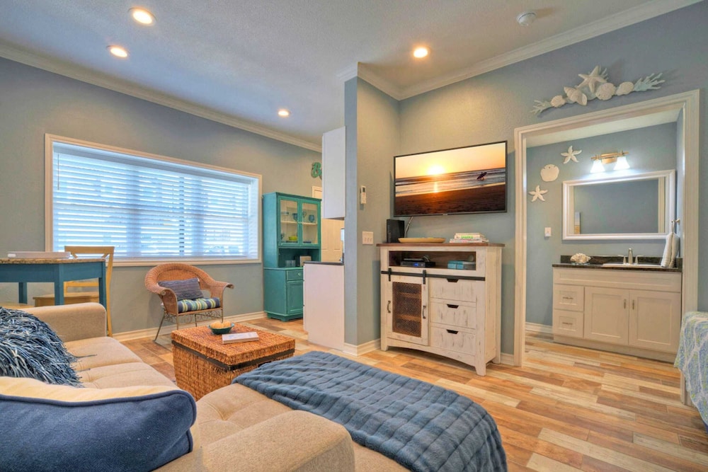 2 Studio Condos Beach Boardwalk, Pool & Tennis Court Island Retreat Complex