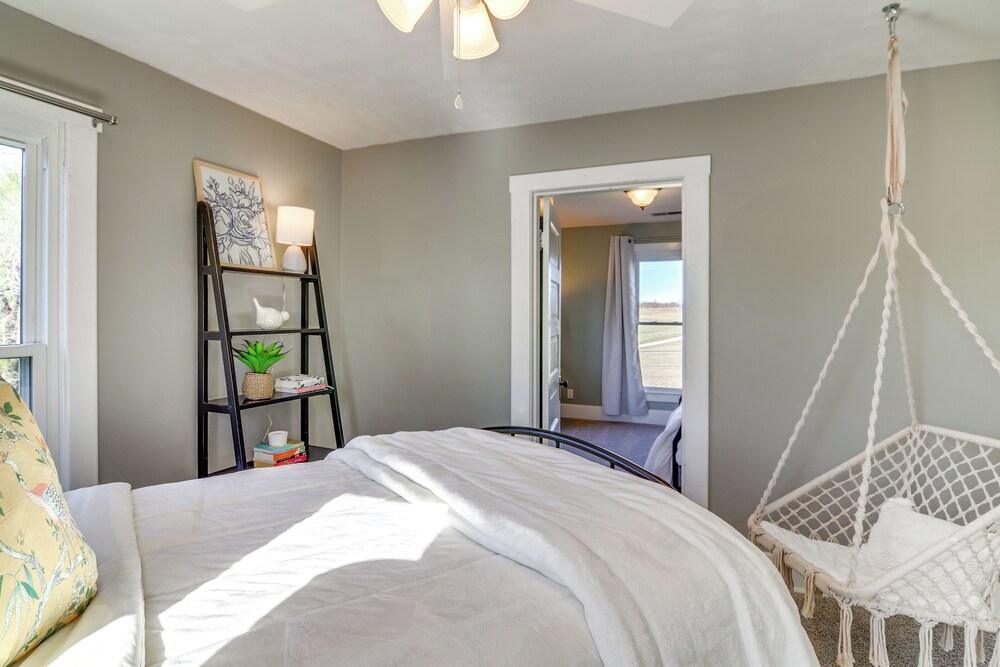 15 Mi to Dtwn Lexington: Serene Wilmore Home!